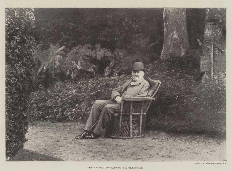 Das neueste Porträt von Mr. Gladstone von English Photographer