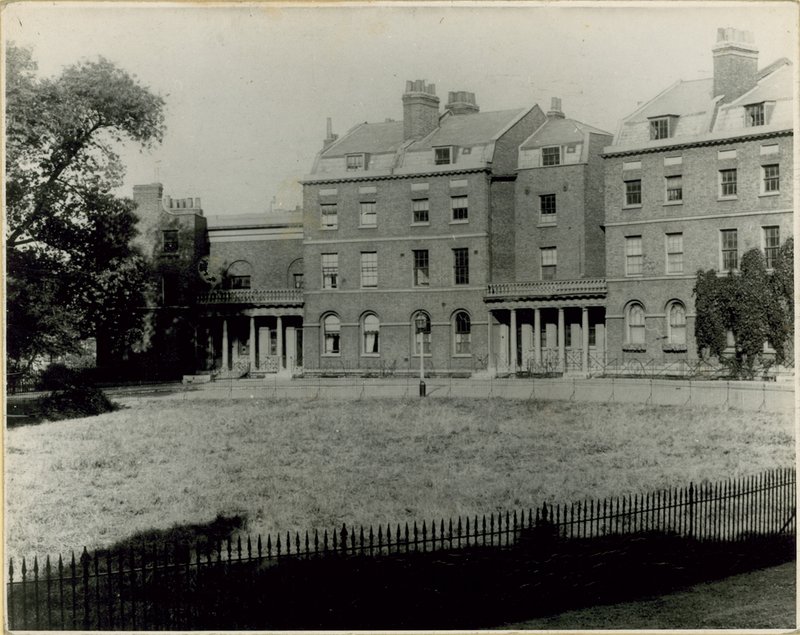 The Paragon, New Kent Road von English Photographer