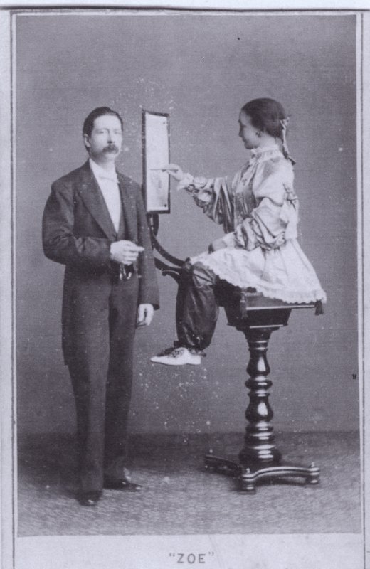 Zoe, die Zeichenautomatik von English Photographer