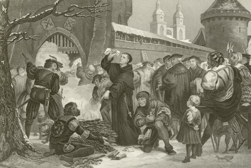 Martin Luther verbrennt die Bulle des Papstes von English School