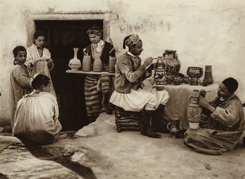 Tunis, Töpferwerkstatt (s/w Foto) von European Photographer
