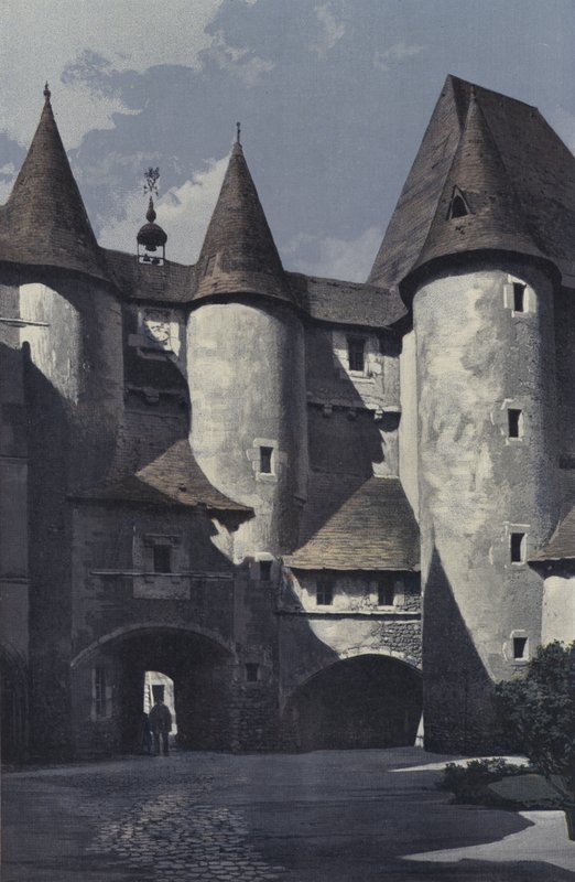Fougeres-sur-Bievre, Schloss, Fassade zum Hof von French Photographer