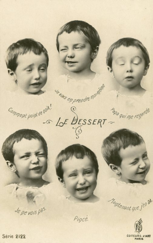Kleiner Junge, der Grimassen schneidet von French Photographer