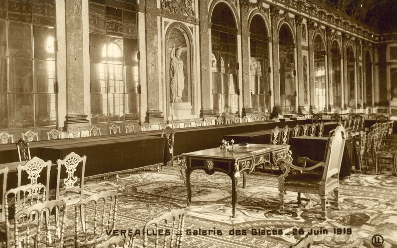 Versailles, Spiegelsaal, 28. Juni 1919 von French Photographer