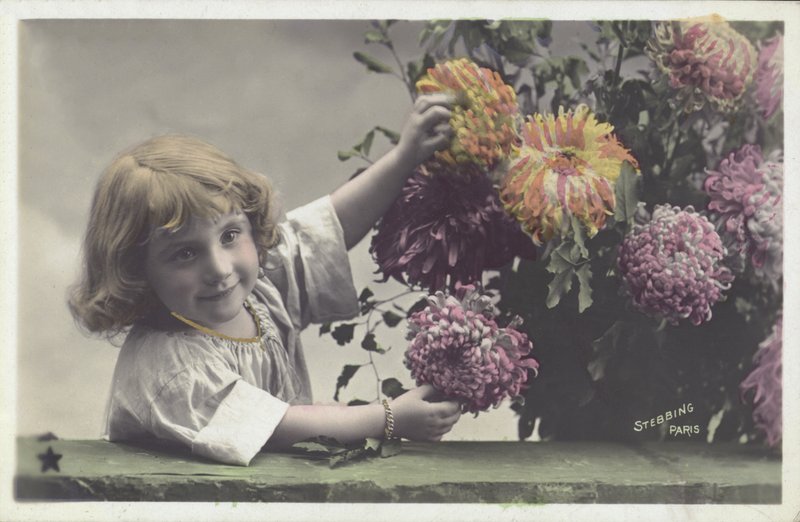 Kleines Mädchen mit Blumen von French School