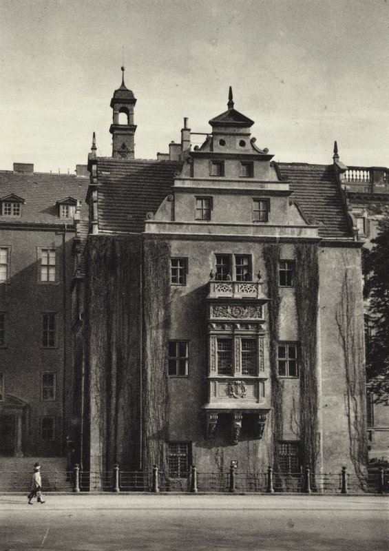 Berlin: Schloss-Apotheke (s/w Foto) von Sasha Stone